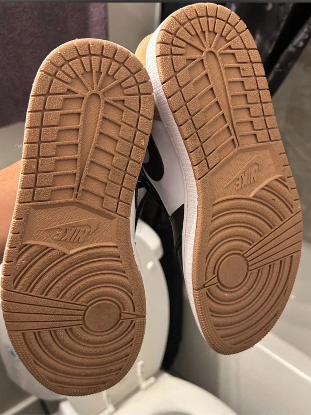 Jordan 1 Mid - Black White Tan